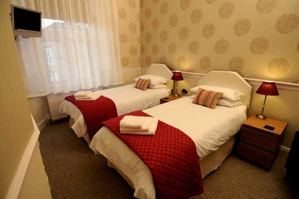 Gallery Guest House Plymouth Room photo