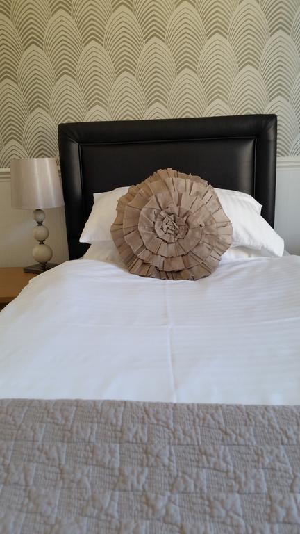 Gallery Guest House Plymouth Room photo
