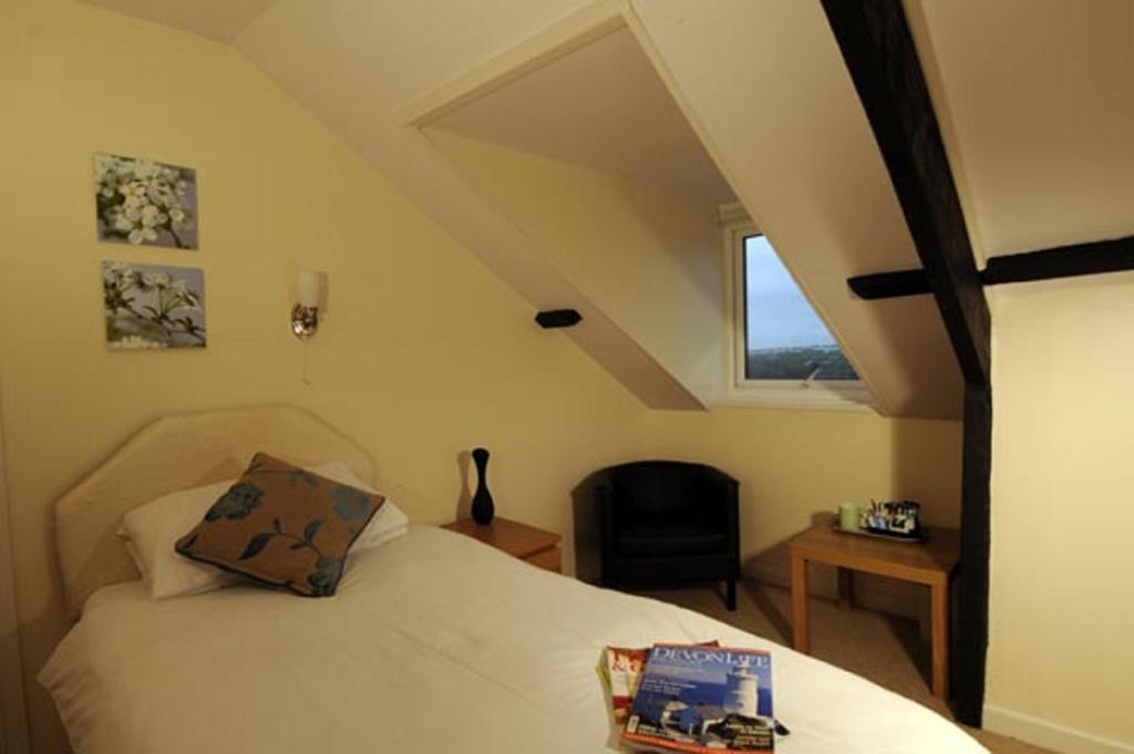 Gallery Guest House Plymouth Room photo