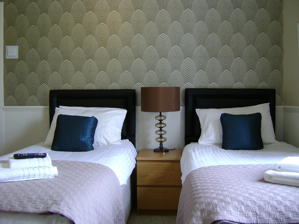 Gallery Guest House Plymouth Room photo